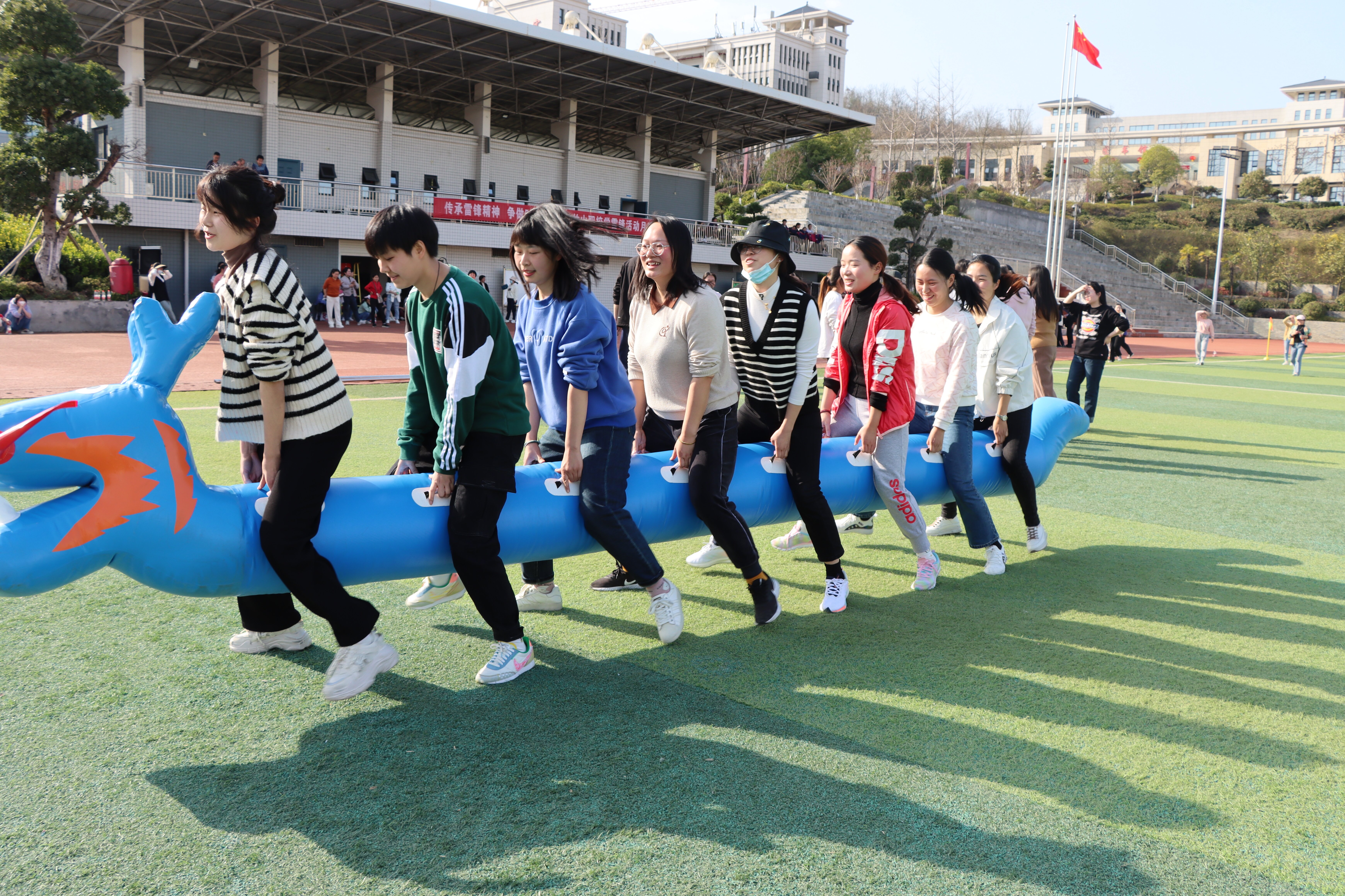 竹山职校开展“聚巾帼力量  展巾帼风采”庆“三八”活动