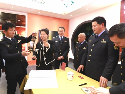 城关市场监管所开展缅怀革命先烈主题教育