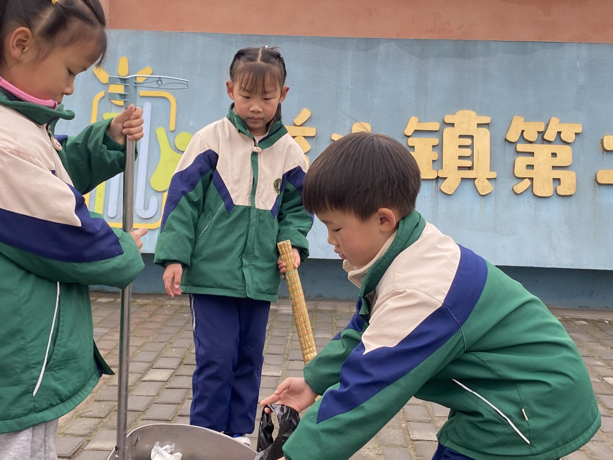 溢水镇各幼儿园掀起学雷锋热潮