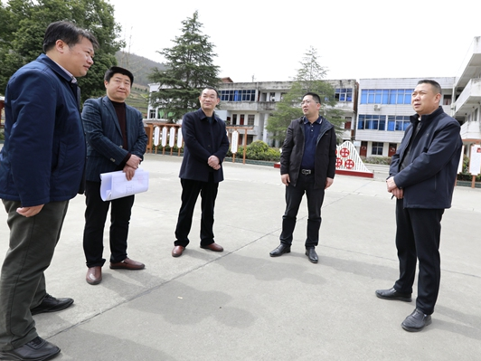 县教育局专题调研宝丰镇教育发展规划工作