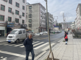 县乡村振兴局：志愿服务拾手机  “完璧归赵”显文明