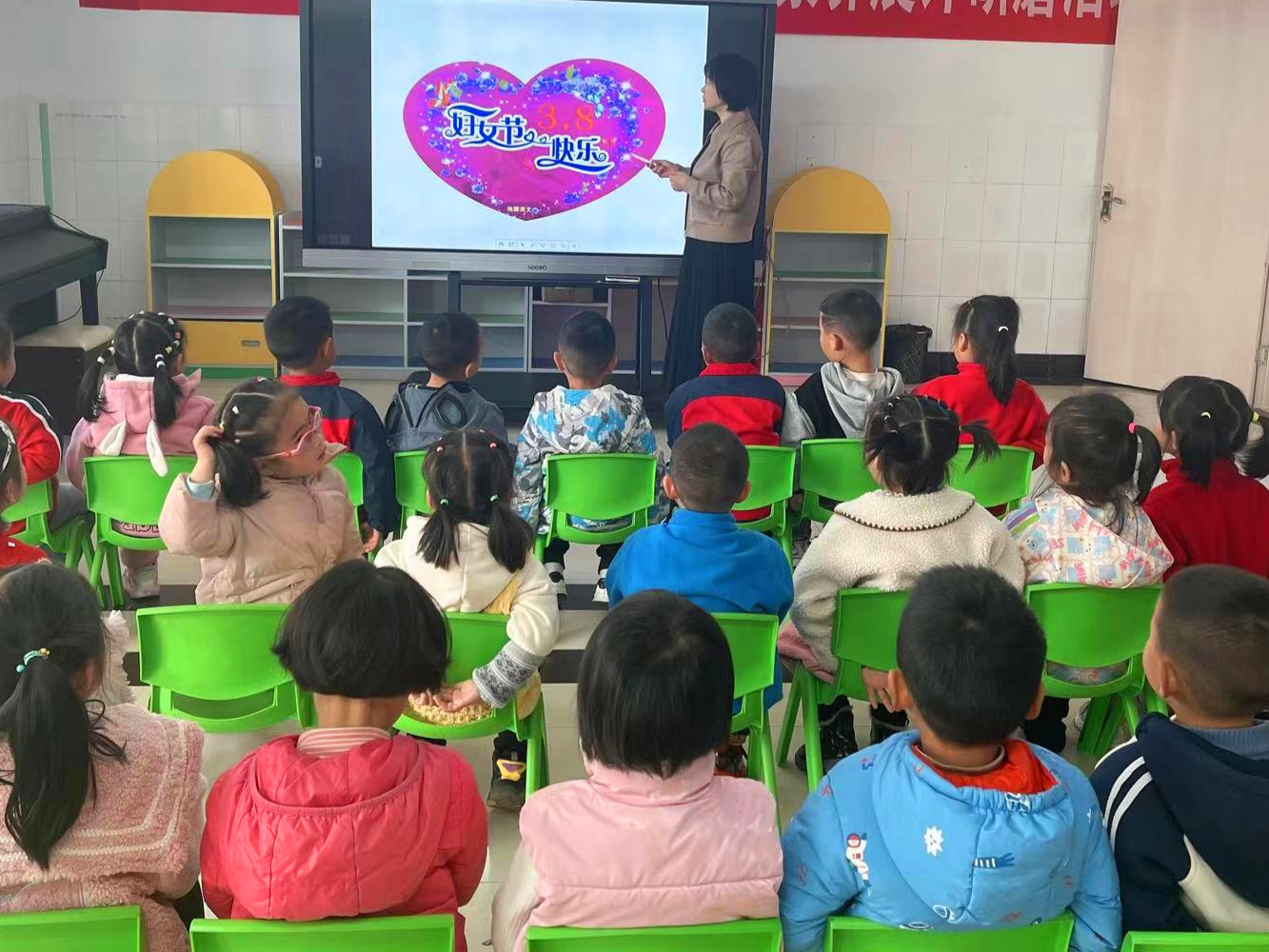 县人民路幼儿园： 浓情三八  育爱满园