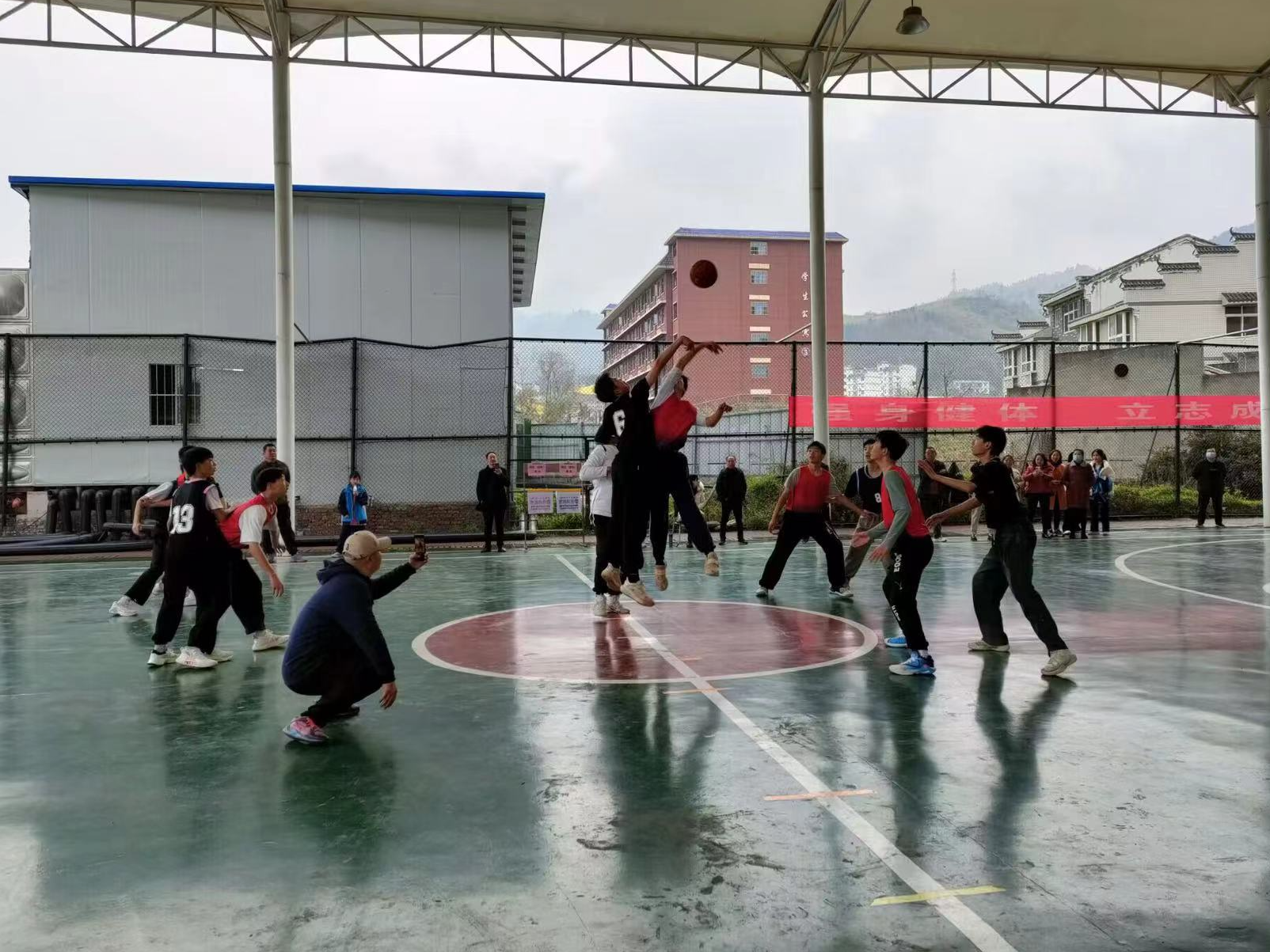 竹山县第二届中小学生篮球赛城郊赛圆满落幕