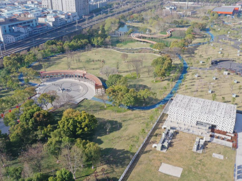 新华社关注武汉老城区水环境治理：昔日臭水沟变成休闲好去处
