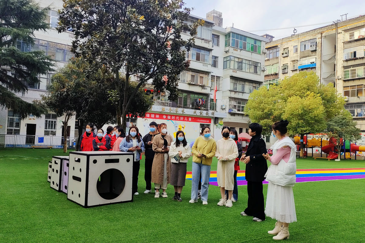 县实验幼儿园强化交流学习