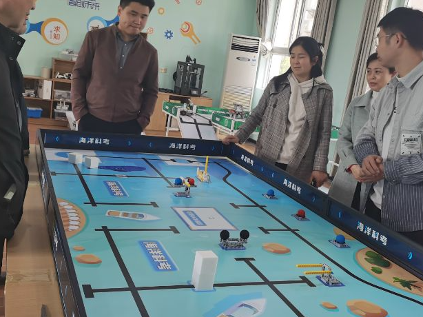 县教育局举办创客教育教师培训