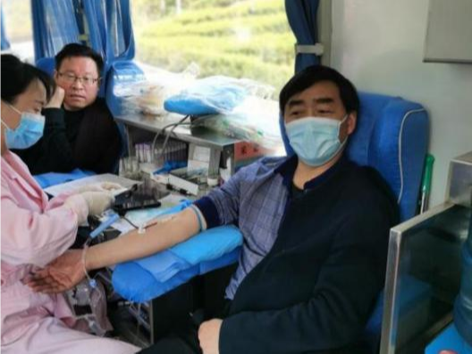 竹山一中举办学雷锋献热血活动