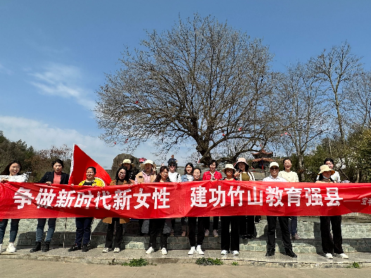施洋小学：凝聚巾帼力量  建功教育强县
