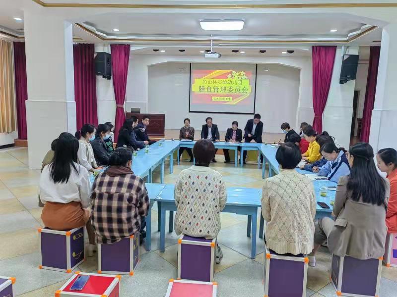 县实验幼儿园：为爱试餐　共护食安