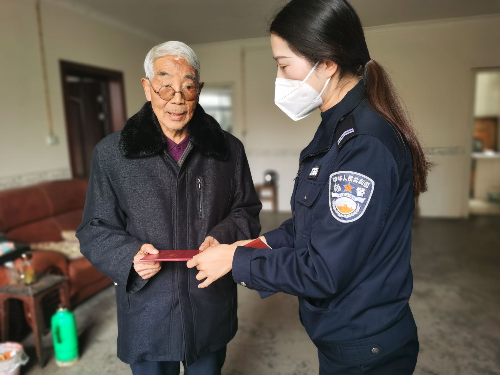城关镇派出所：“流动户籍室”获好评