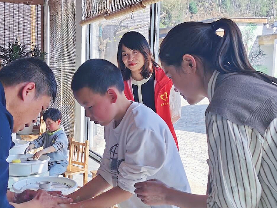宝丰镇：漫步未来乡村馆  观乡村发展新模式