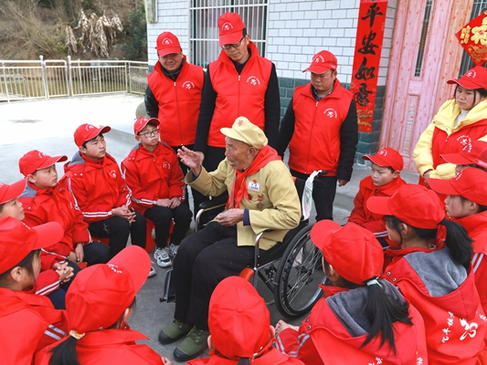 宝丰镇黄栗九年一贯制学校孝廉之花开满园