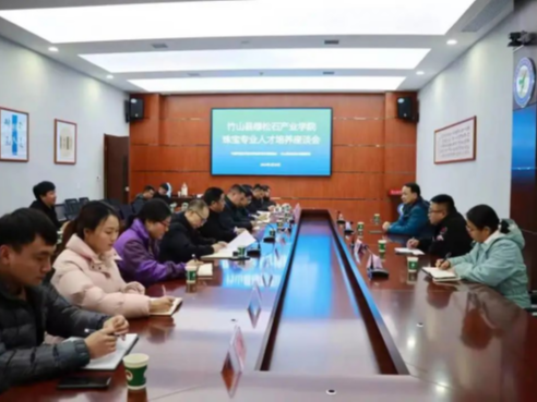 我县多措并举培育绿松石产业人才