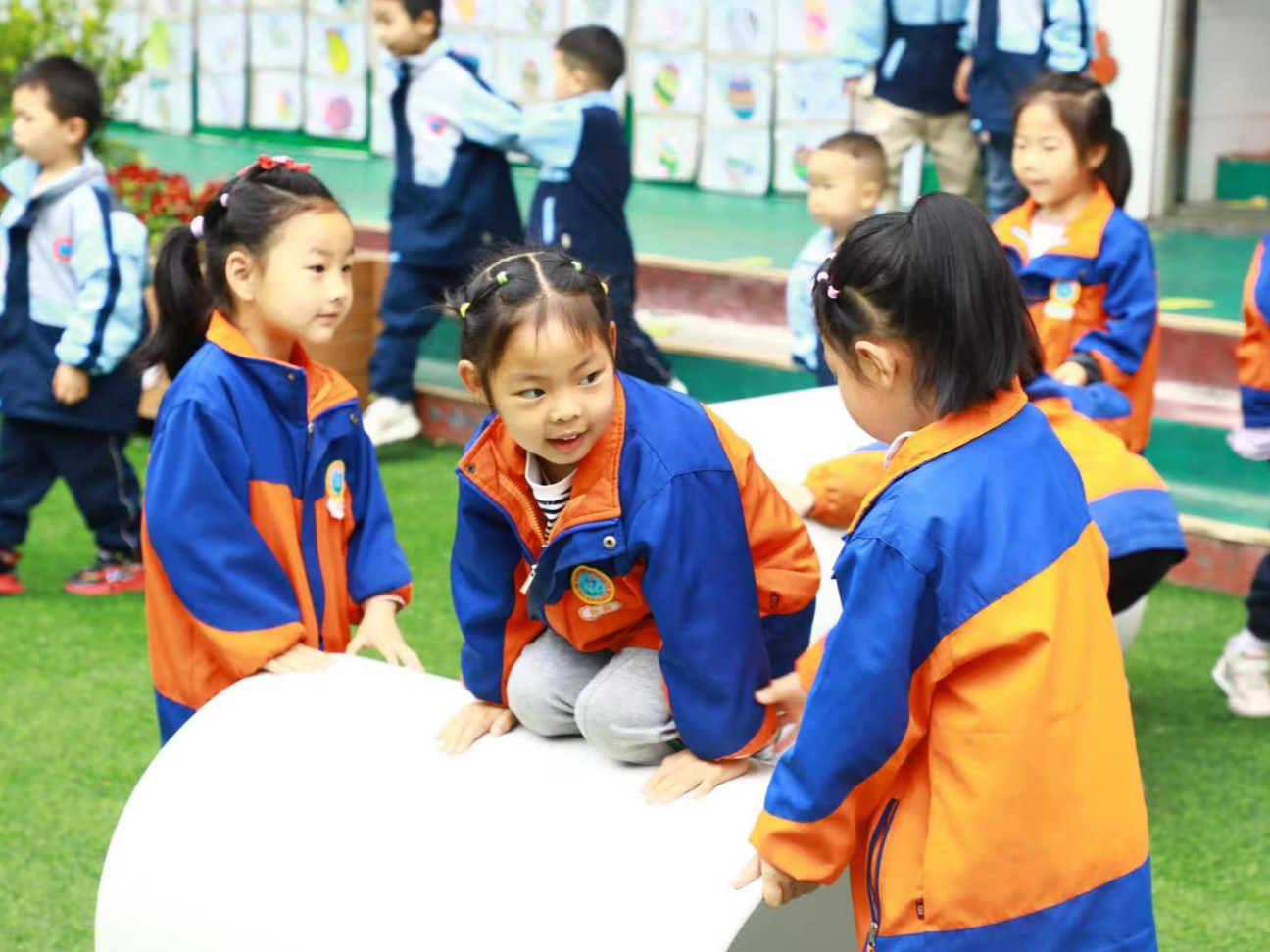 县教育局：观摩学习转观念 提升管理促创建