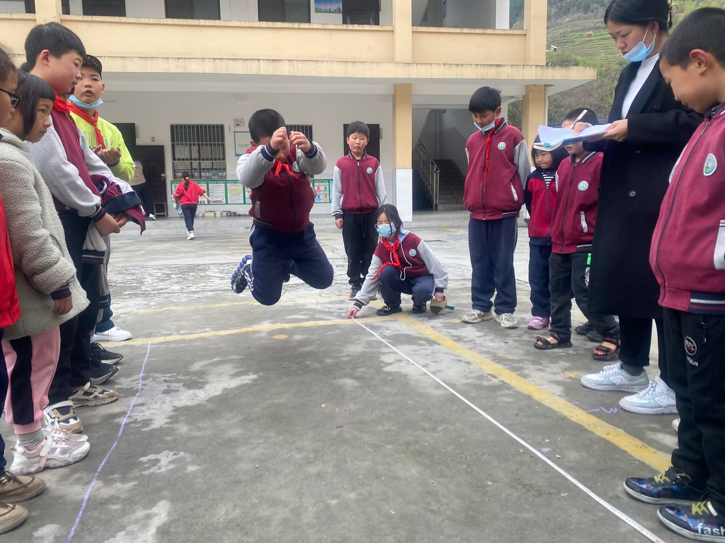 吉阳小学：运动悦童心 健康伴我行