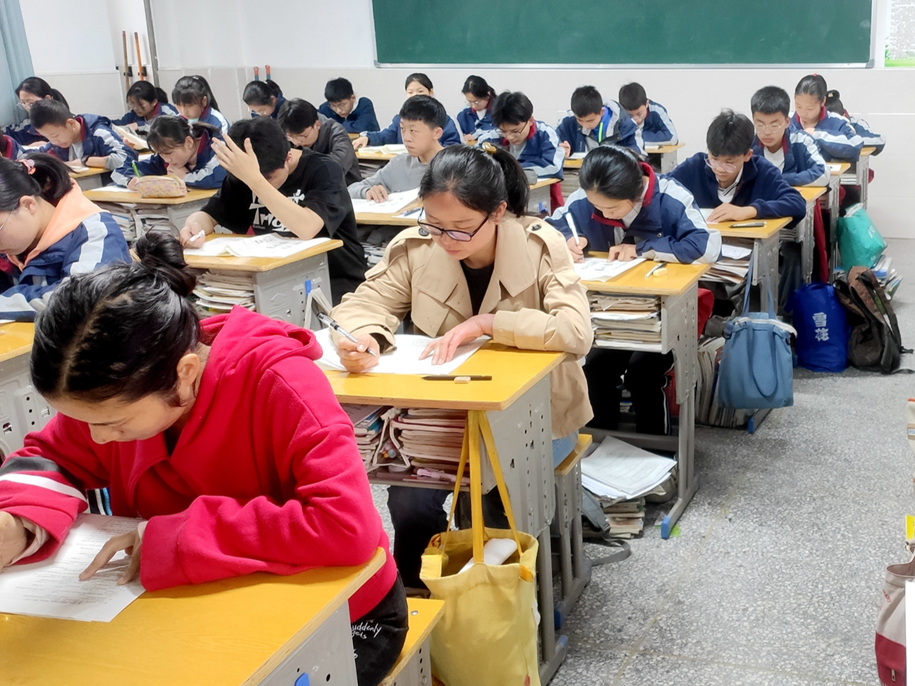 全县334名教师参加师生同考活动