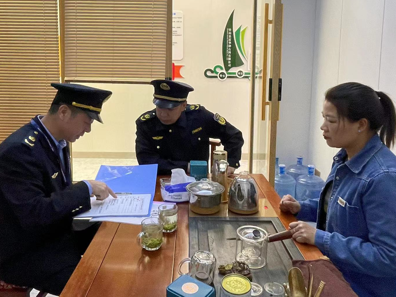 县交通执法大队开展安全执法监督大检查