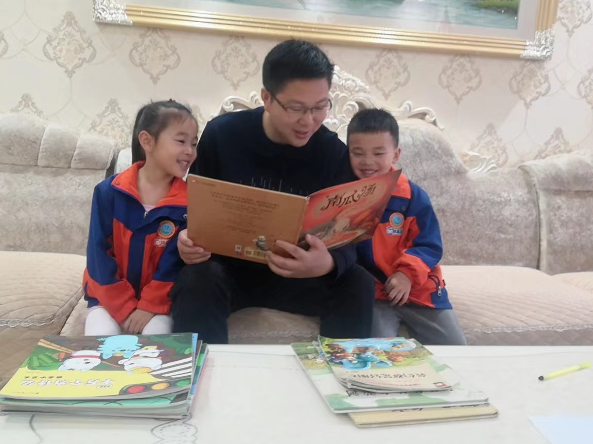 县实验幼儿园开展亲子阅读活动