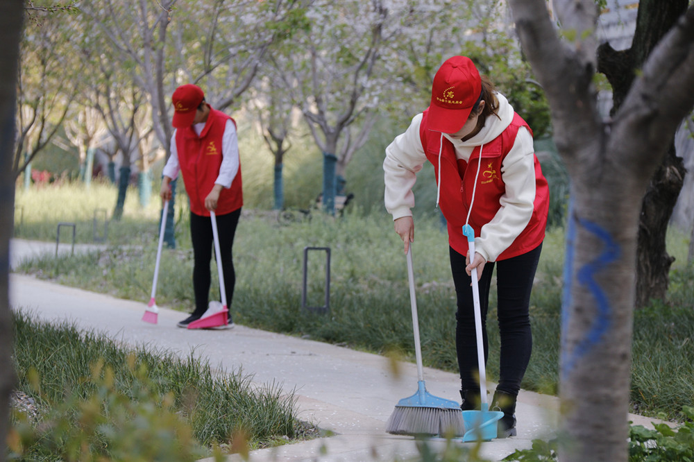 竹山县：开展清洁环境 扮靓家园志愿服务活动