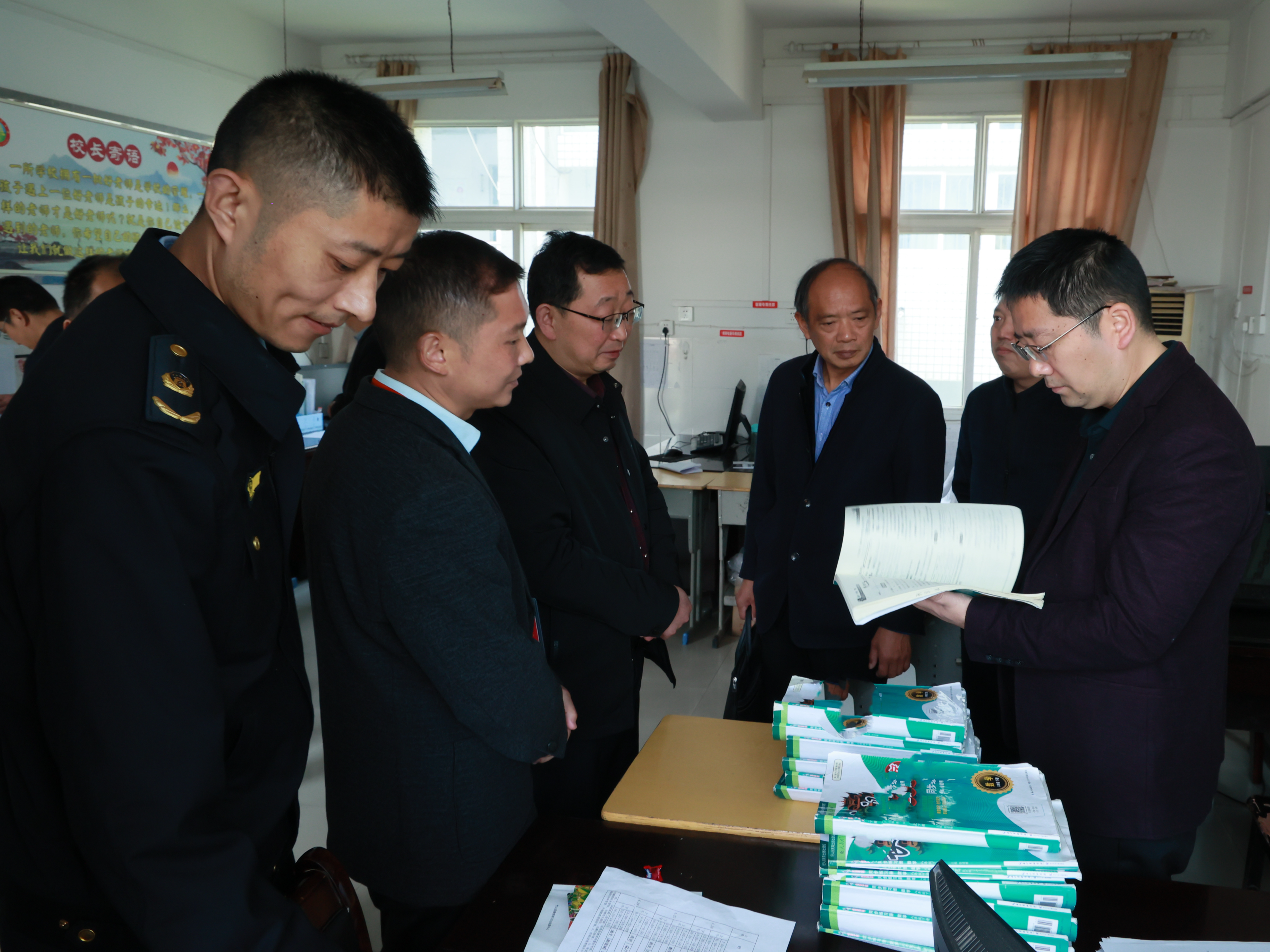 县教育局开展教辅材料违规问题专项整治行动