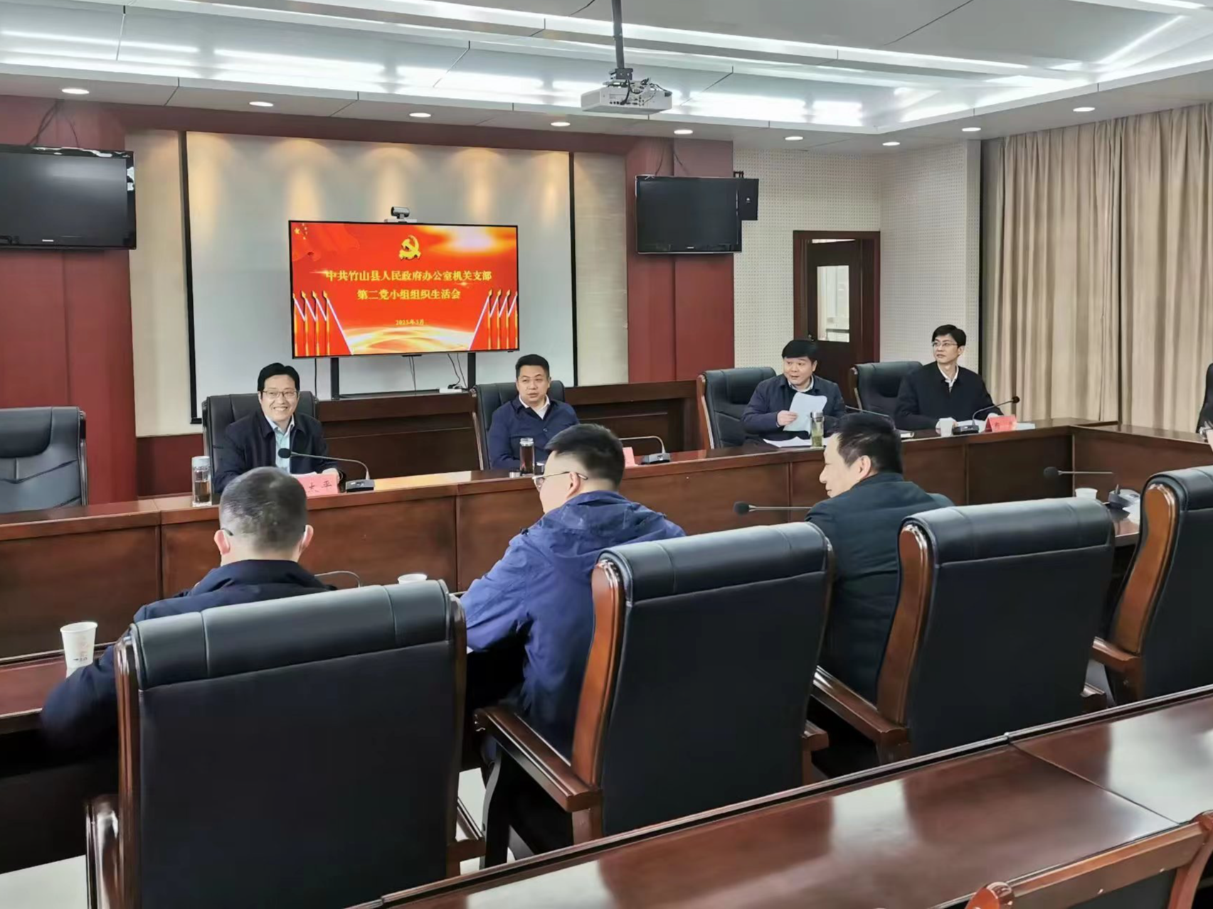 县领导参加所在党支部组织生活会