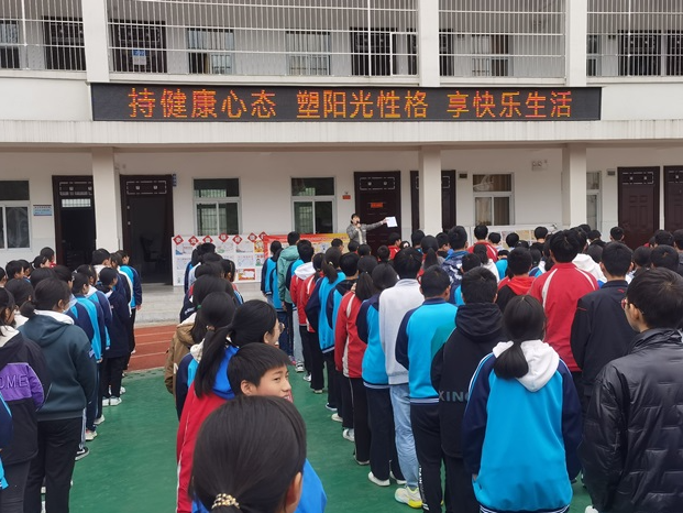 潘口中学：关爱学生  从“心”开始