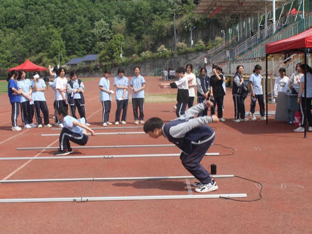 我县体育中考集中在竹山一中开考