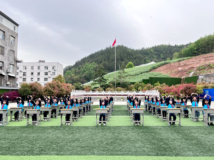 擂鼓镇小学积极开展爱眼护眼操评比活动