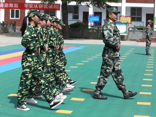 宝丰镇新茶小学：国防教育进课堂 同心共筑强国梦