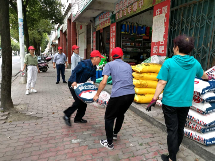 麻家渡鎮(zhèn)志愿者“執(zhí)勤站崗”助力文明城市創(chuàng)建