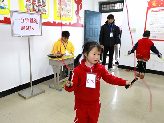 省学生体质健康抽测小组到施洋小学抽测复核