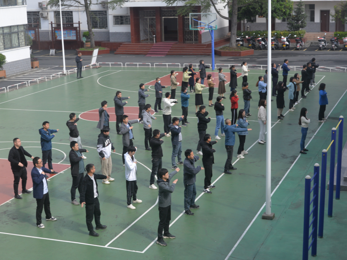 县委党校：推广课间操 “练”出精气神
