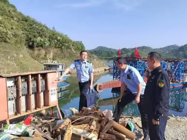 县交通运输执法大队开展水运企业安全执法专项检查