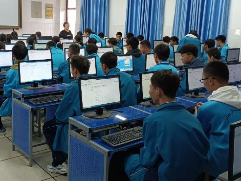 竹山一中：构建心理服务体系 呵护学生健康成长