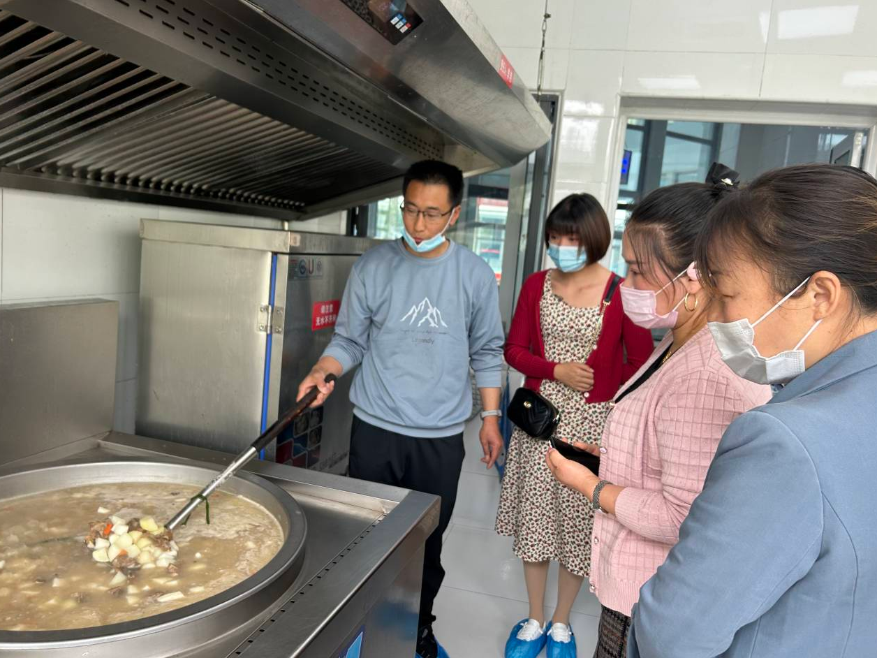 潘口乡中心幼儿园：食堂饭菜质量怎么样  家长来评议