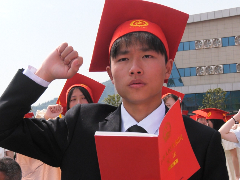 竹山职校：举行2023届高三学子“十八而志 梦想起航”成人礼