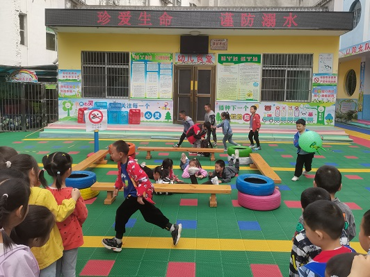 擂鼓鎮(zhèn)中心幼兒園開展防溺水主題教育