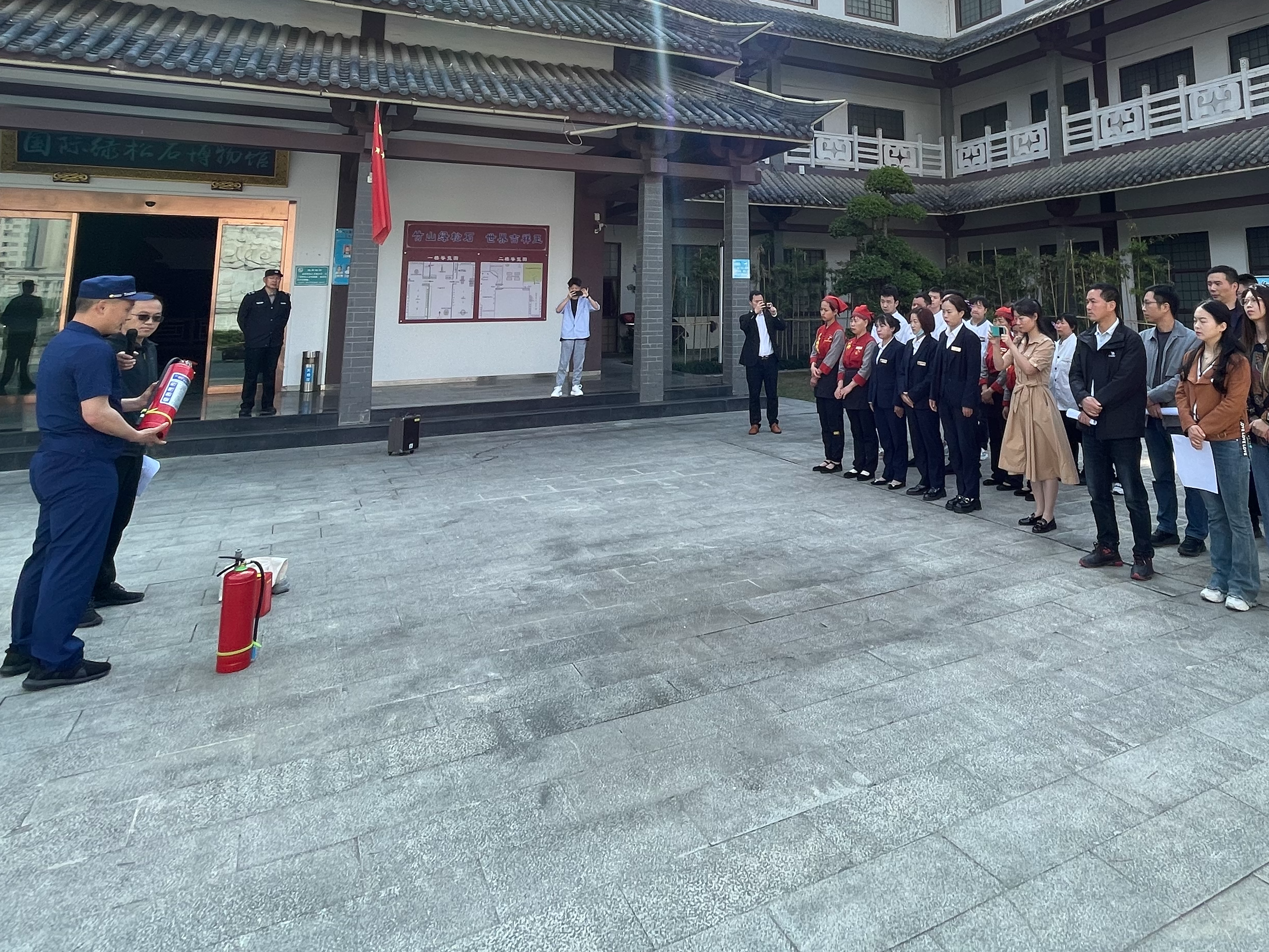 竹山消防走进县绿松石博物馆开展消防培训及逃生演练
