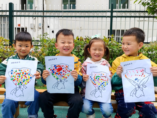 上庸镇中心幼儿园：温情五月 感恩母亲