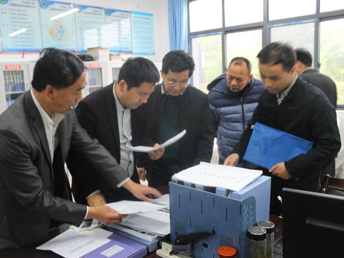 县教育局检查竹山一中校园安全工作