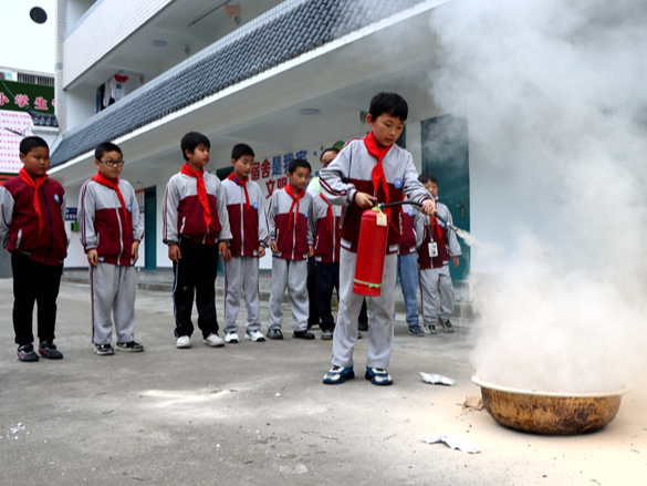 上庸镇中心学校:消防演练常态化