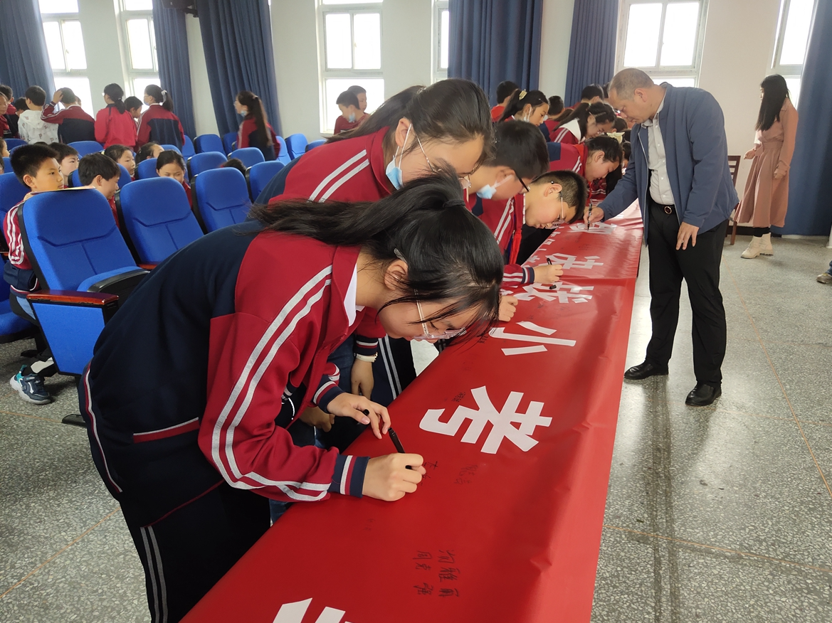 秦古镇中心学校：找差距、鼓干劲、提质量