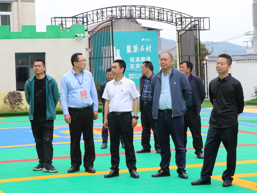 秦古镇：人大代表心系教育共谋发展