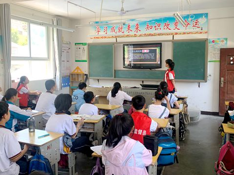 全县中小学教辅材料违规收费专项治理培训会召开
