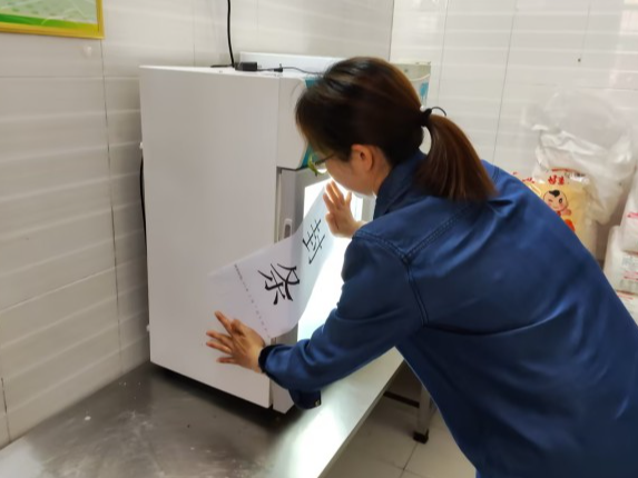 县实验幼儿园举行食品安全应急演练