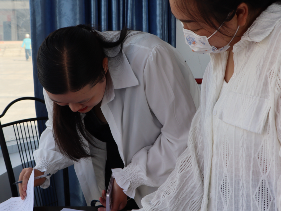 溢水33名女童喜领“希望工程助学计划”资助金