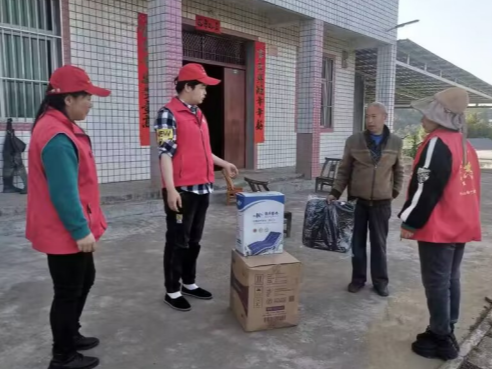 秦古镇开展残疾人辅助器具发放工作
