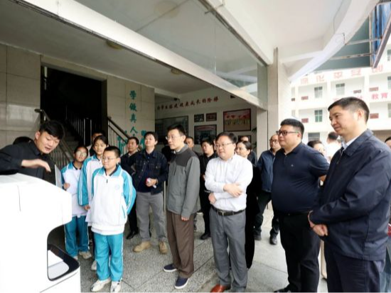 网易公益“一块屏”落户竹溪！这13所学校享受智慧教育