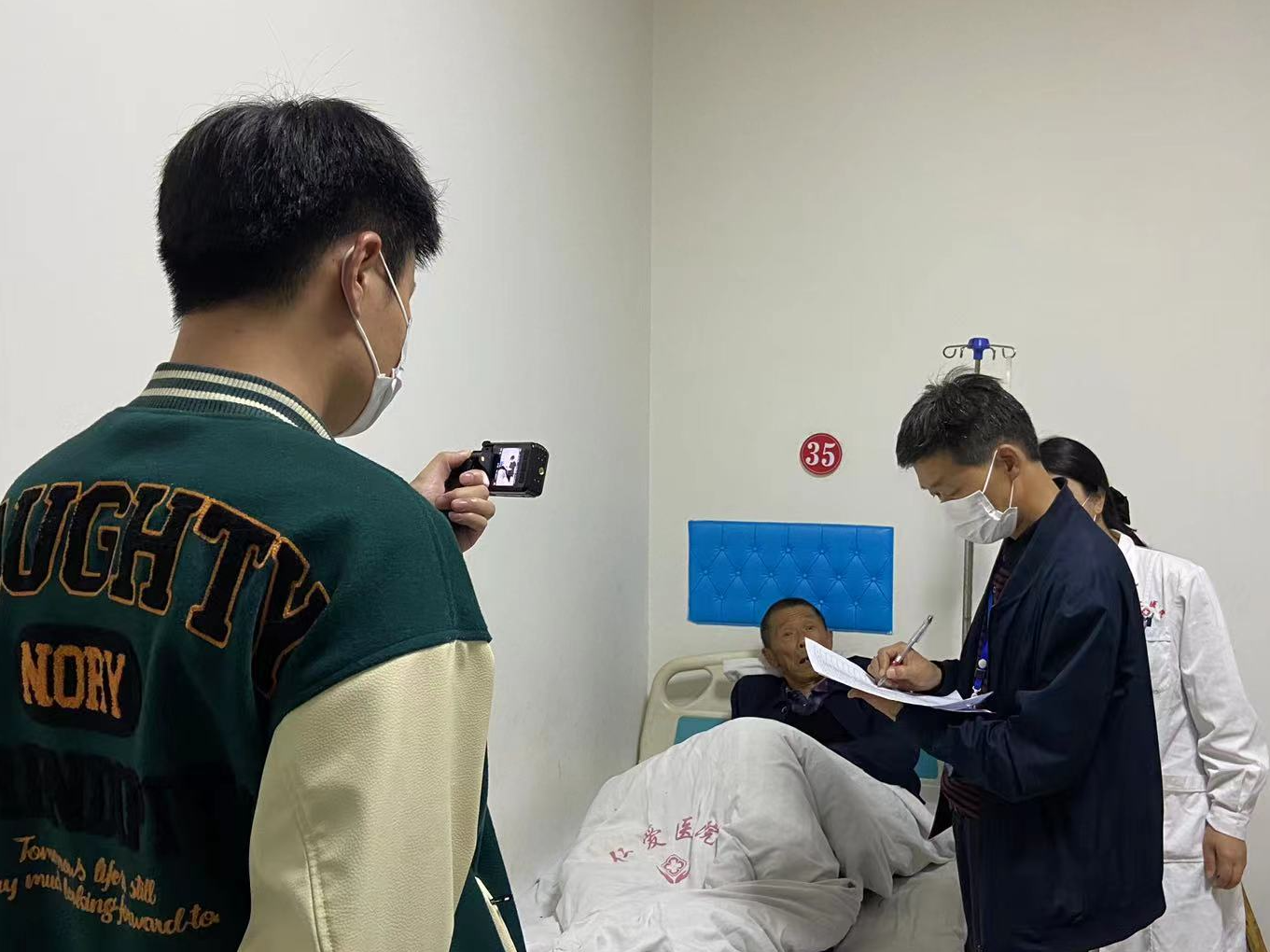 县医保局：突击开展“夜查房”行动  确保医保基金安全
