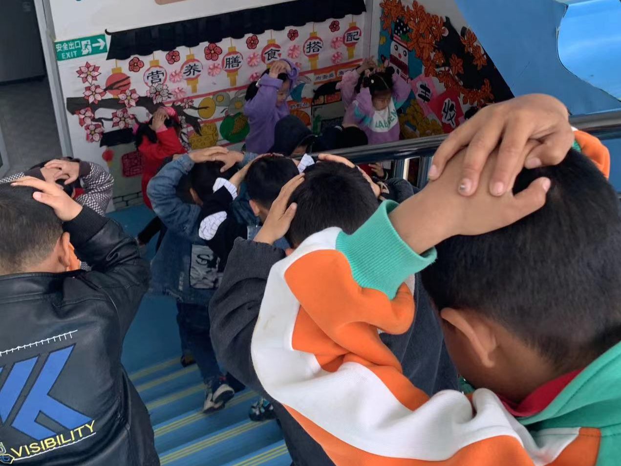 柳林乡中心幼儿园开展防震应急演练